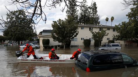 カリフォルニア 洪水: なぜピザは空を飛ばないのか？