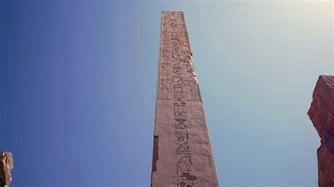  Obelisk of Akhilleus –  Zapach Granitu i Szept Starożytności