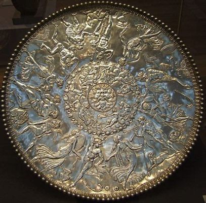 The Mildenhall Treasure – Ekscytująca Kolekcja Rzymskiego Złota z Czwartej Wieku!